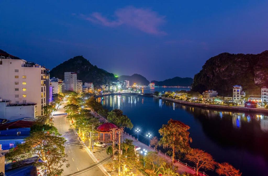 Cat Ba Emerald Lake View – Ha Long Bay